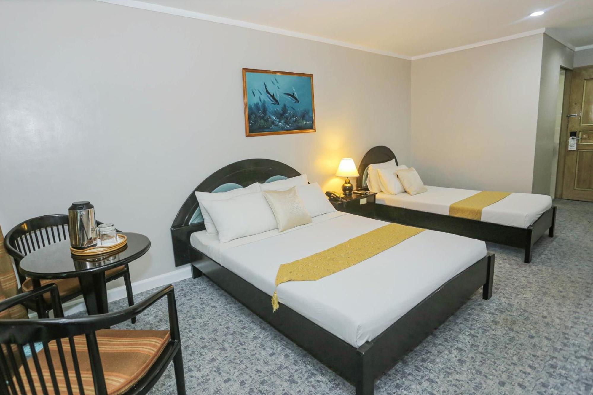 Holiday Plaza Hotel - Cebu Buitenkant foto