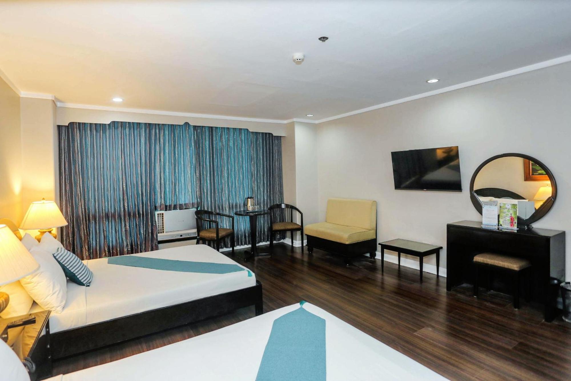 Holiday Plaza Hotel - Cebu Buitenkant foto