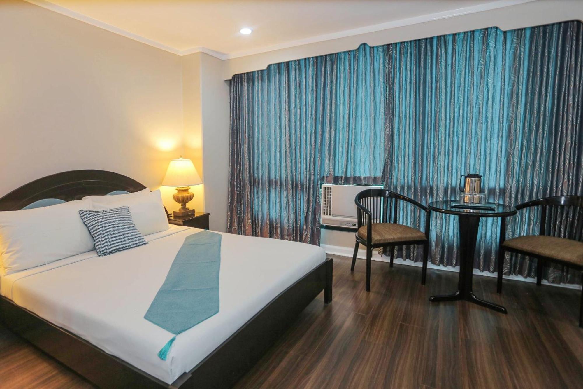 Holiday Plaza Hotel - Cebu Buitenkant foto