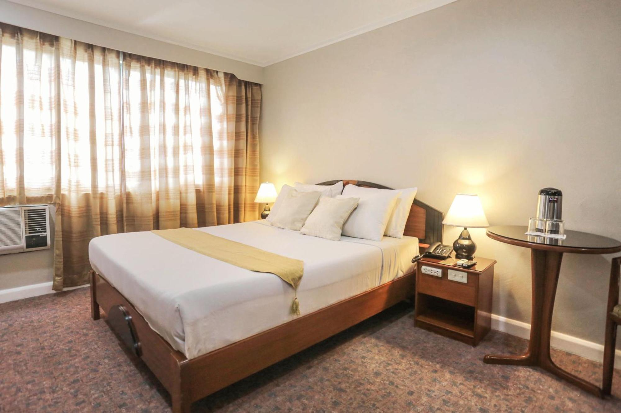 Holiday Plaza Hotel - Cebu Buitenkant foto