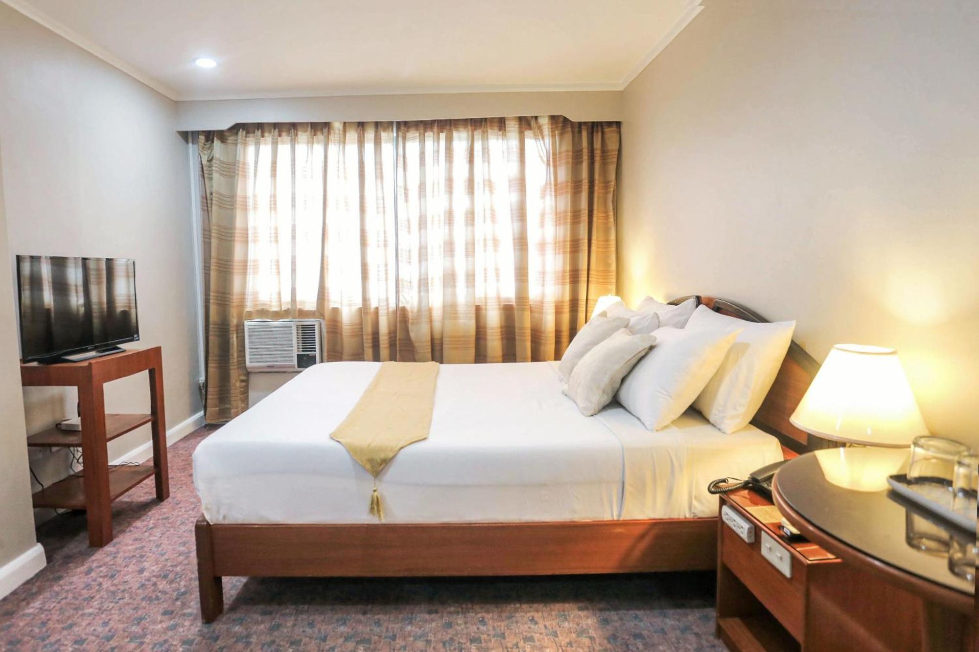 Holiday Plaza Hotel - Cebu Buitenkant foto