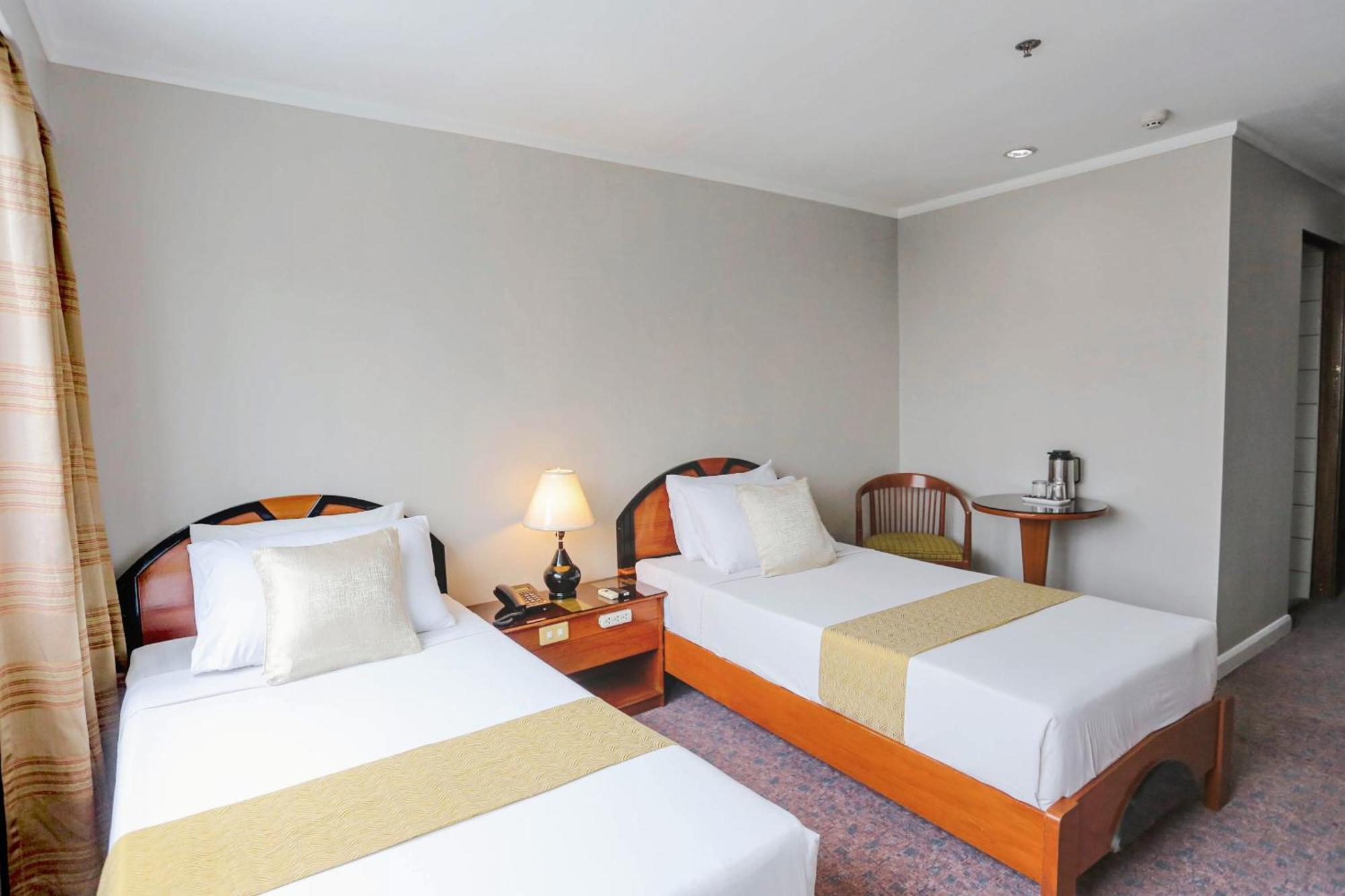 Holiday Plaza Hotel - Cebu Buitenkant foto