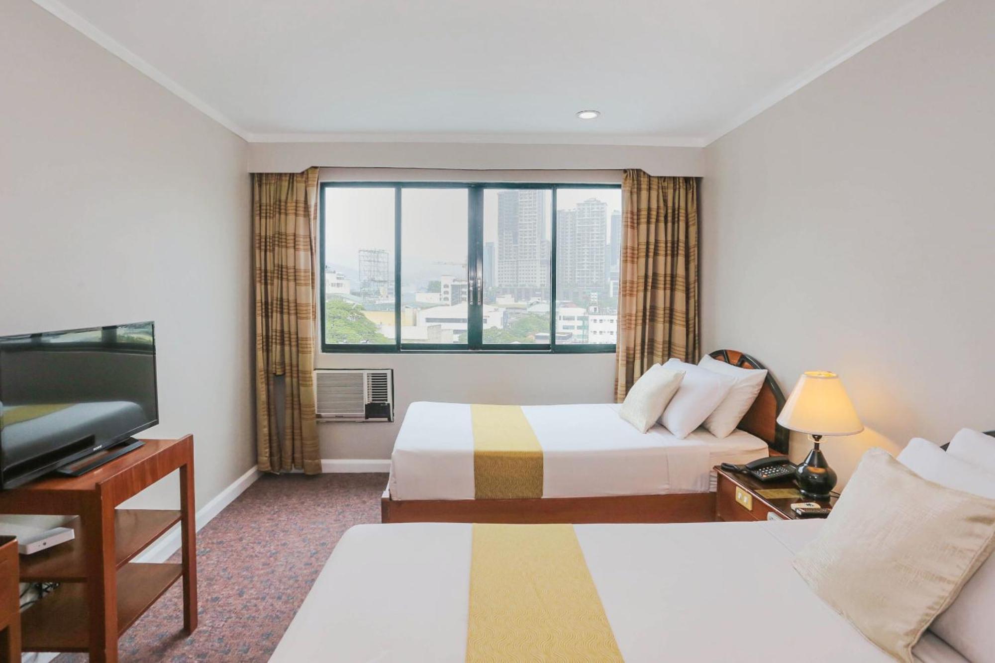 Holiday Plaza Hotel - Cebu Buitenkant foto