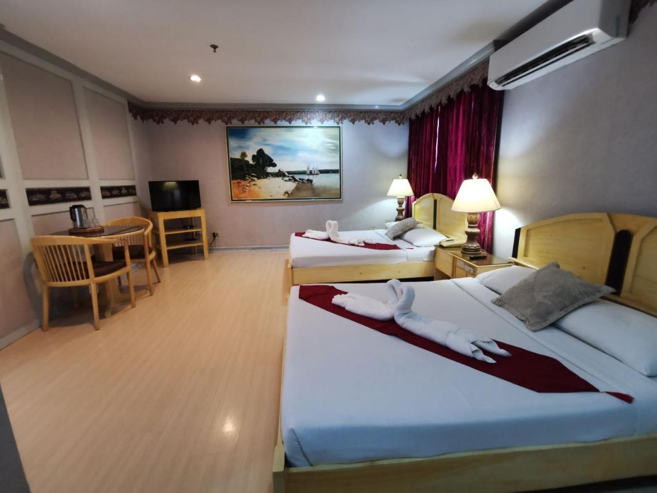 Holiday Plaza Hotel - Cebu Buitenkant foto