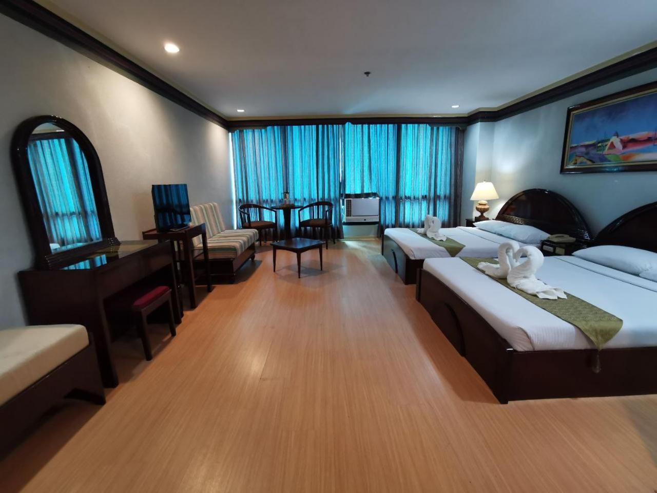 Holiday Plaza Hotel - Cebu Buitenkant foto