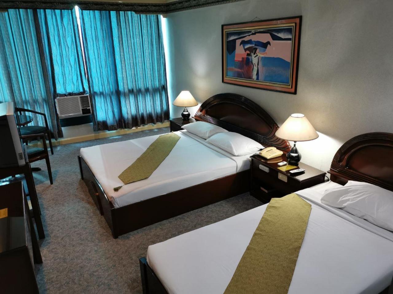 Holiday Plaza Hotel - Cebu Buitenkant foto