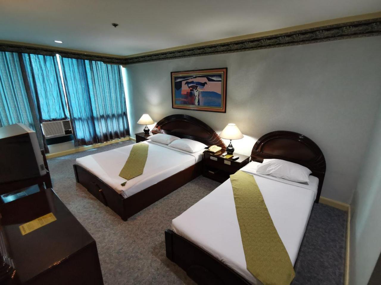Holiday Plaza Hotel - Cebu Buitenkant foto